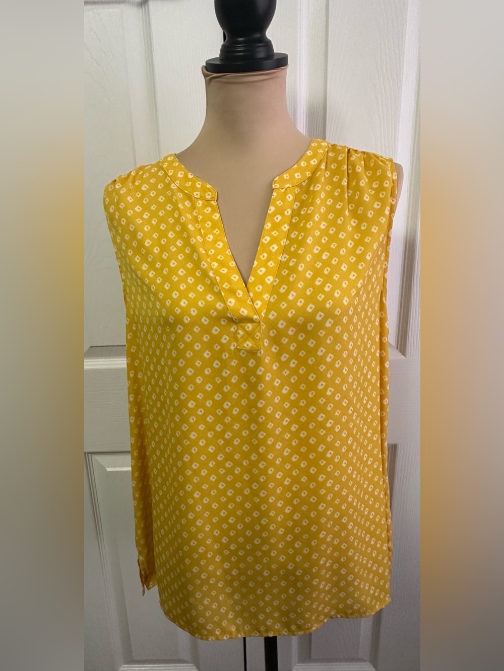 Chaus Yellow Printed Sleeveless V-Neck Tank
